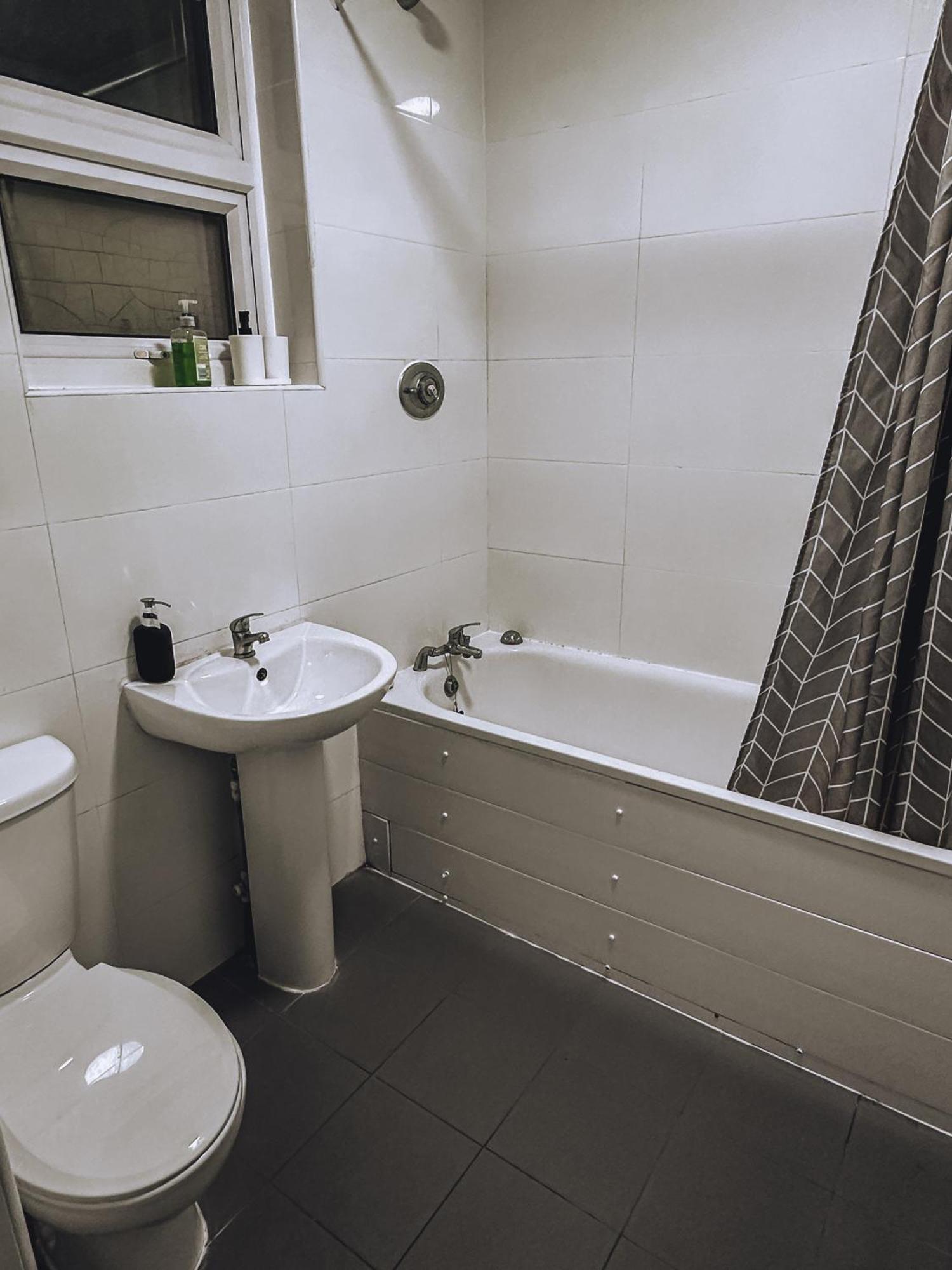 Spacious 3 Rooms In Tooting Лондон Экстерьер фото