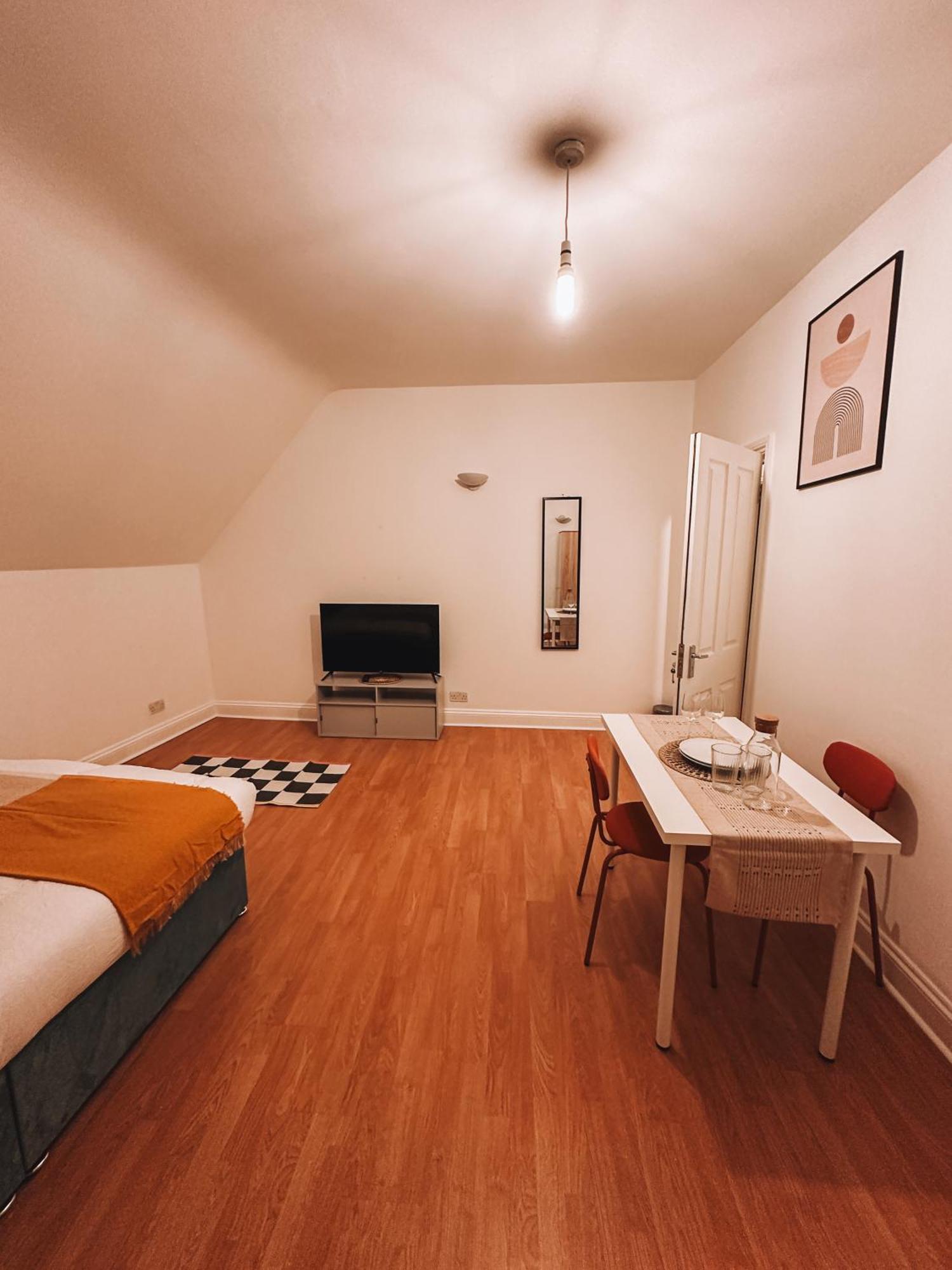Spacious 3 Rooms In Tooting Лондон Экстерьер фото